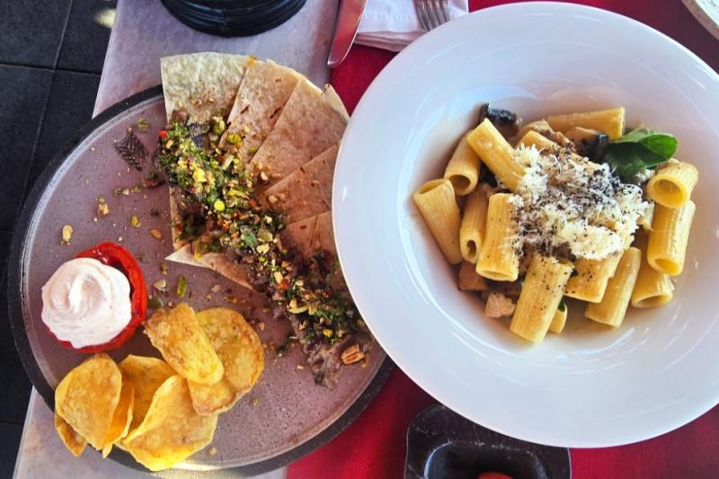 トスカーナのホテルのレストランで、至福のランチタイム