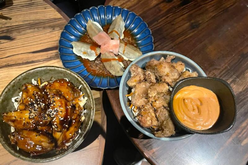 手羽、唐揚げ、餃子をオーダー