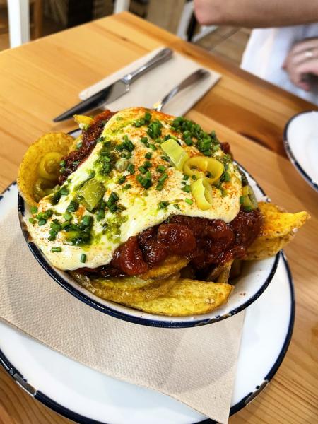 スペイン・バルセロナの名物料理「パタタス ブラバス」