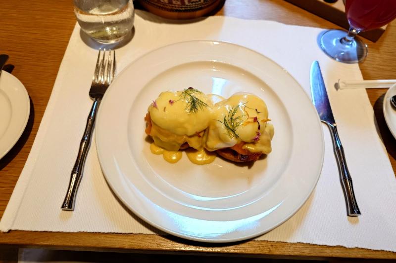 朝食で食べて美味しかったエッグロイヤル（エッグベネディクトの一種）