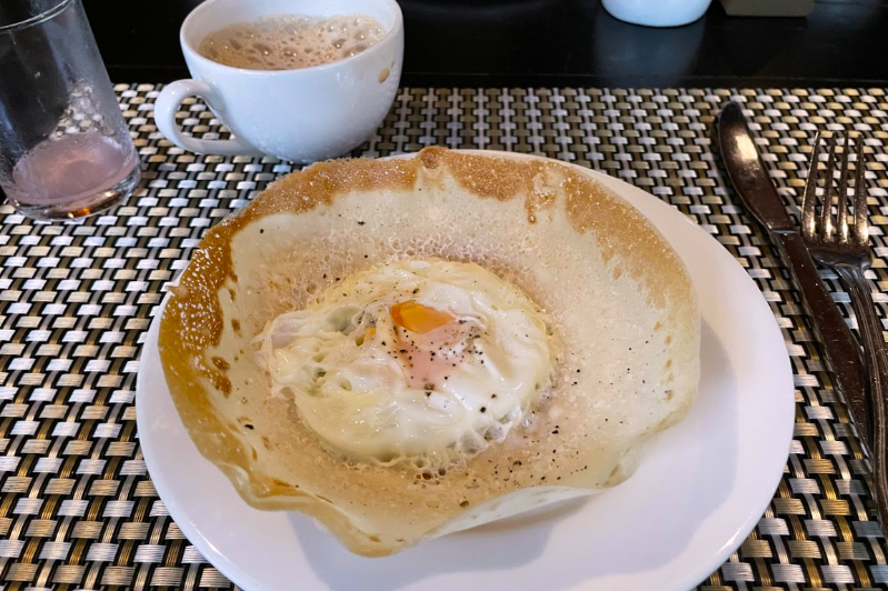 スリランカの朝食で親しまれているエッグホッパー