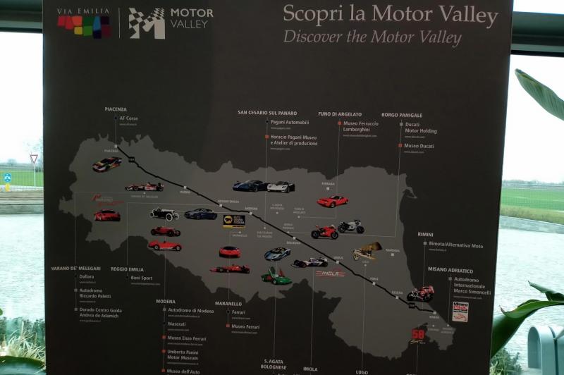 モデナが属するエミリア-ロマーニャ州にある自動車とオートバイのメーカーを示す地図（パガーニ博物館）