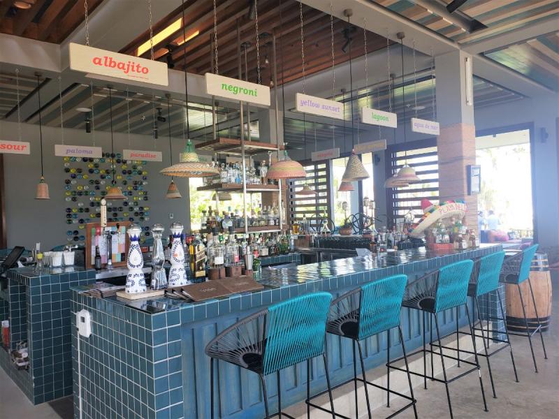 メキシコらしいデザインのおしゃれなバー「Olla Ceviche Bar」