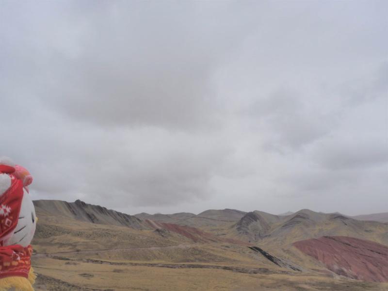 ペルー政府観光庁とコラボレーション中のキティちゃんも天候が悪くなってきて少し心配そう…