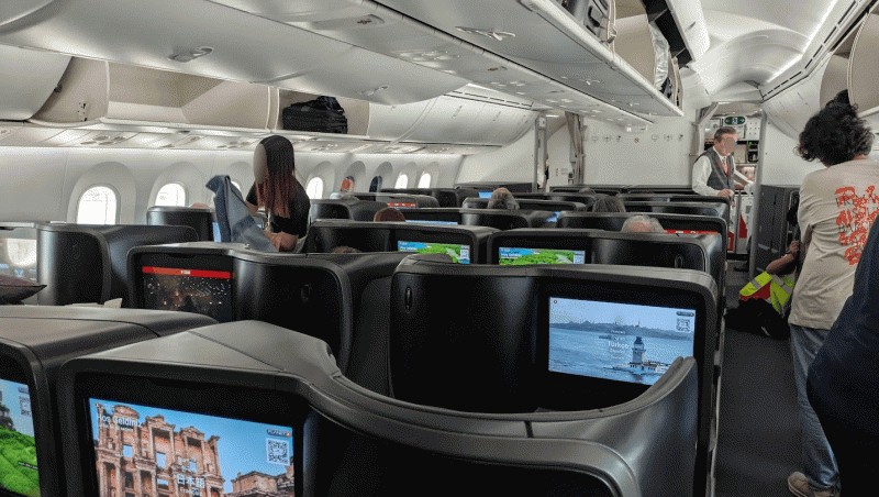 TK50便の機内の様子