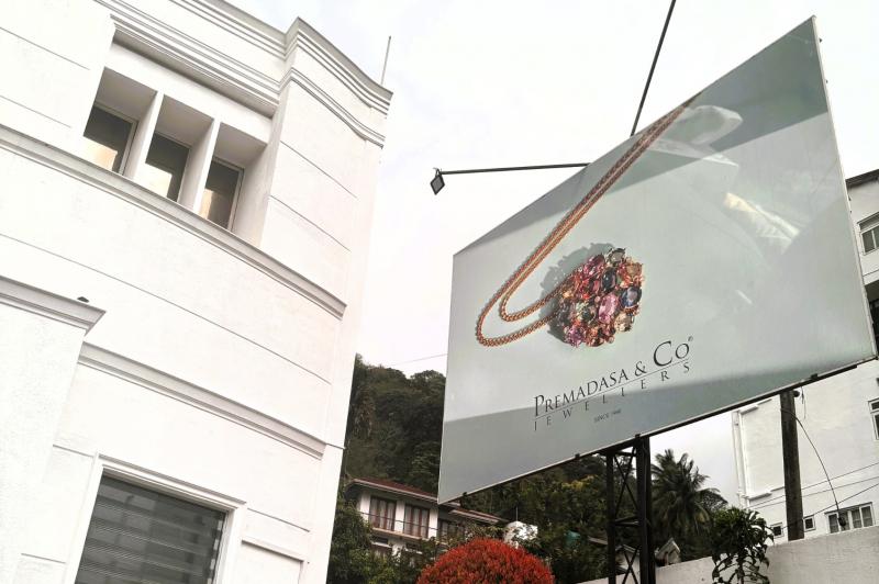 憧れのパパラチアサファイアを購入したお店です