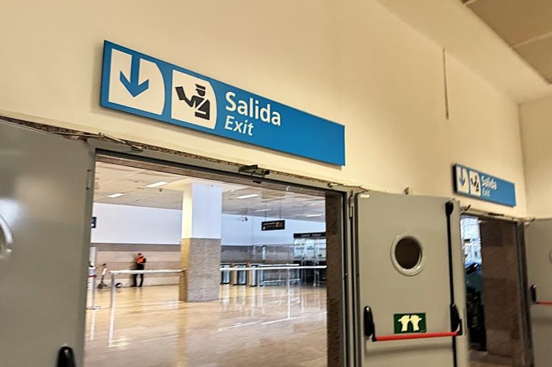 入国審査へ