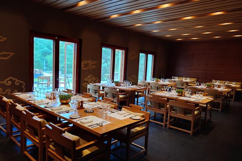 レストラン屋内