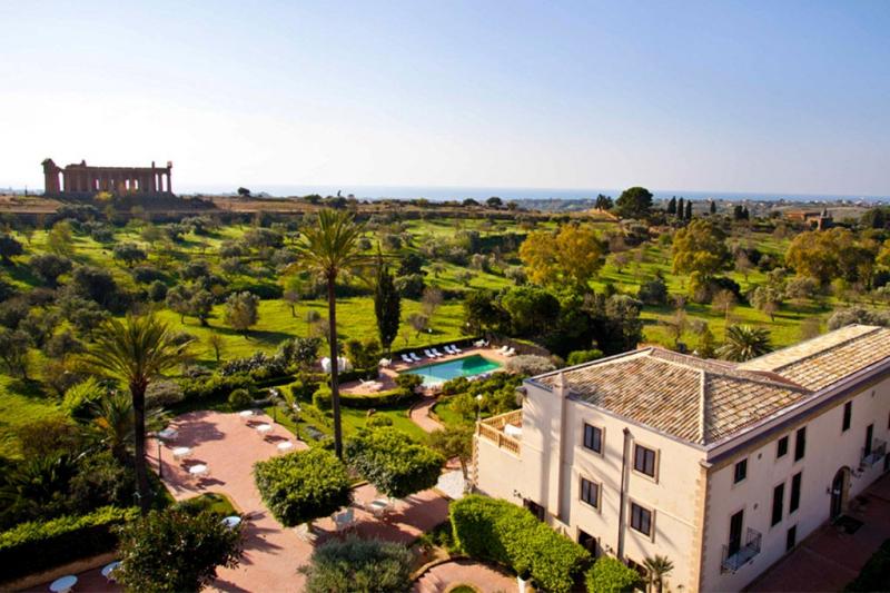神殿の谷を望むアグリジェント「ヴィラ アテナ リゾート」