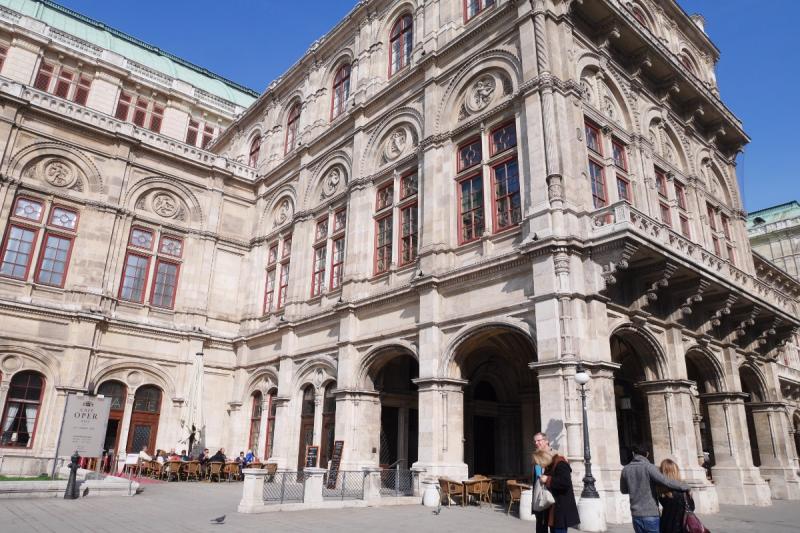 街の中心にある「ウィーン国立歌劇場」