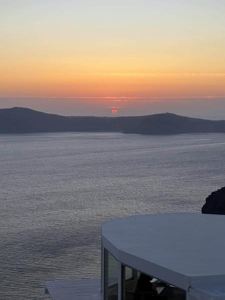 イアの美しい日没