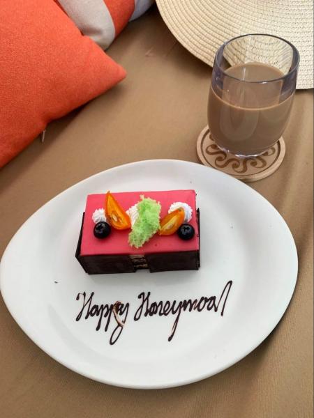 ハネムーンのケーキも美味しくいただきました