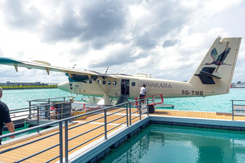 水上飛行機でリゾートへ