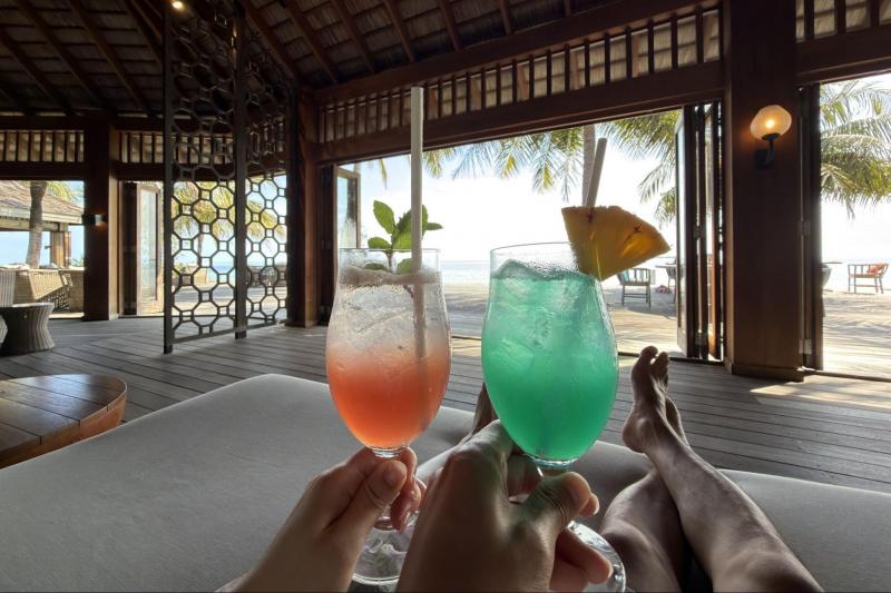 海に入った後はバーでのんびり。ノンアルコールのカクテルも種類が多かったです