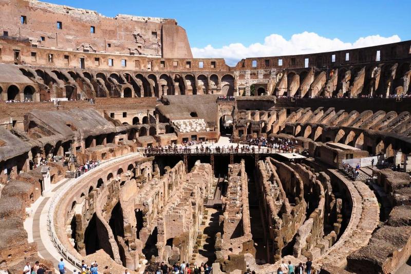コロッセオ内部。当時の技術力の高さに圧倒されました！