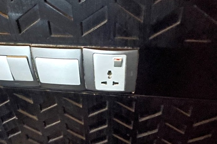 マルチプラグですので日本のコンセントをそのまま利用できます