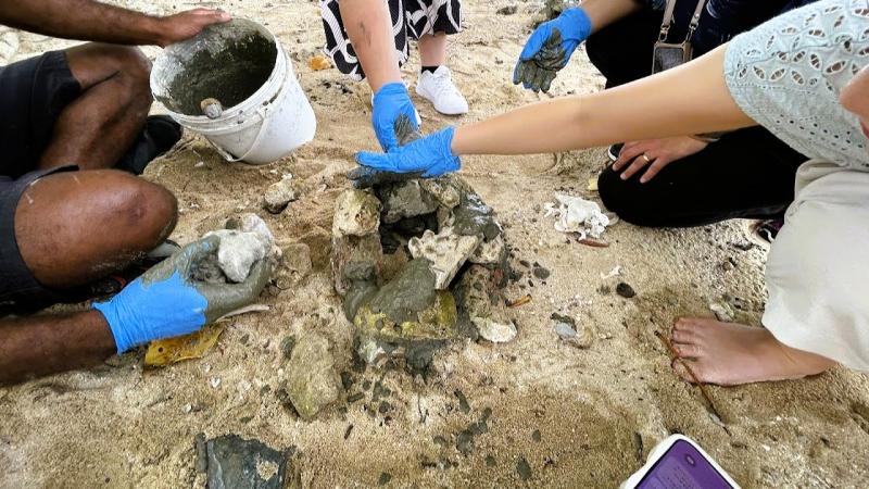 その一環として、石や貝殻を固めて魚の住みかをつくる体験もできます。その後、海の中でどういう状態になっているかを、位置情報やカメラで追うことも可能です。