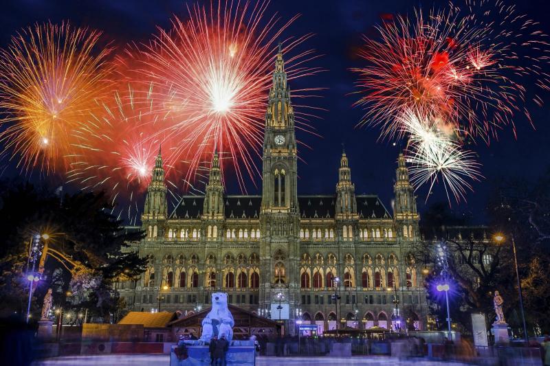 ウィーンの新年の花火（⇒ウィーンページへリンク）