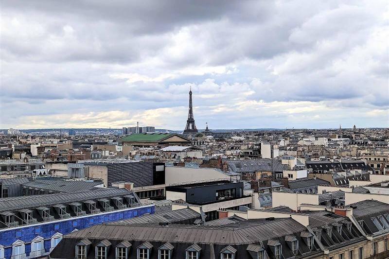 パリの眺めを一望できる屋上は来る価値あり！ エッフェル塔や凱旋門、モンマルトルのサクレクール寺院も見えちゃいます