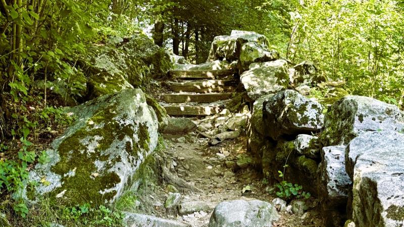 昔の古道を歩いたり…