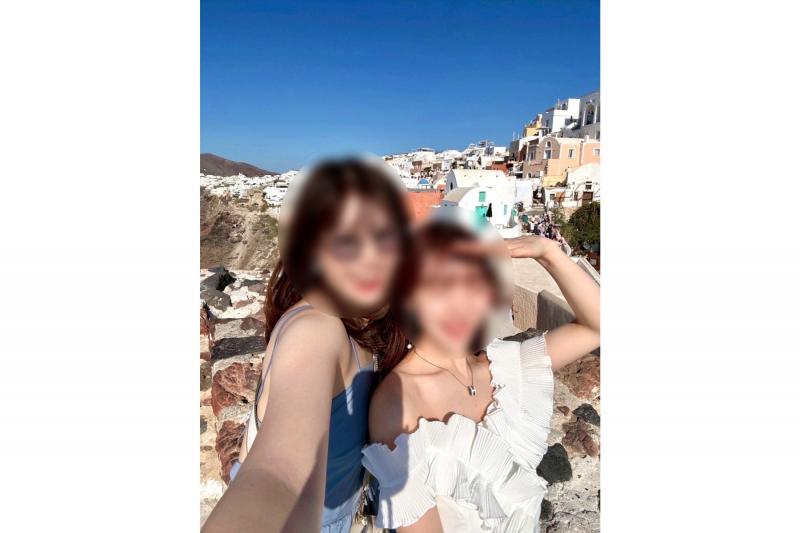 サントリーニ島の絶景をバックに♪