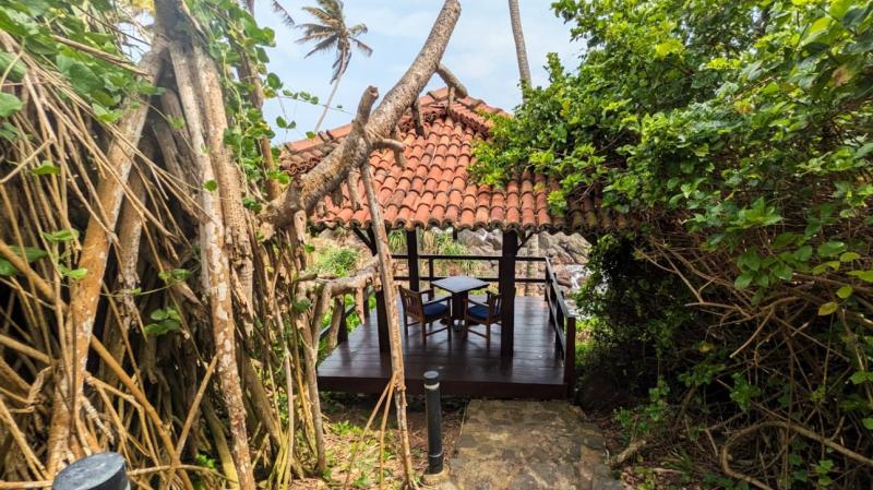 プールサイドに隠れていたガゼボ