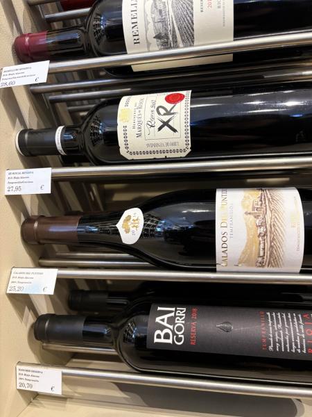 ワインも販売しているホテルのショップ