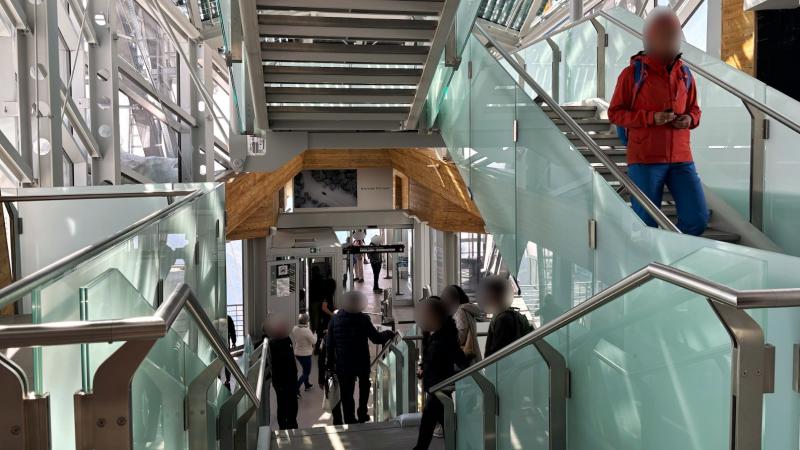 到着駅はモダンでした