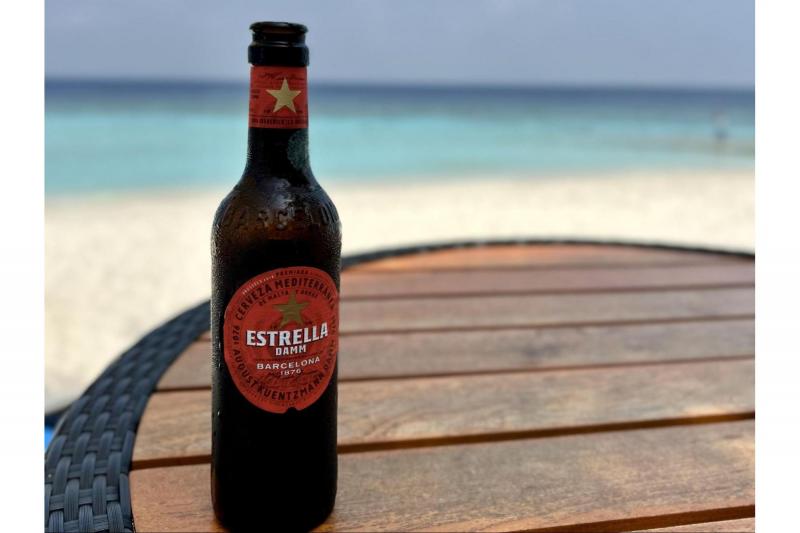 シュノーケリングを楽しんだ後、スマグラーズ シャークで飲むビールは、全身に染み渡りました