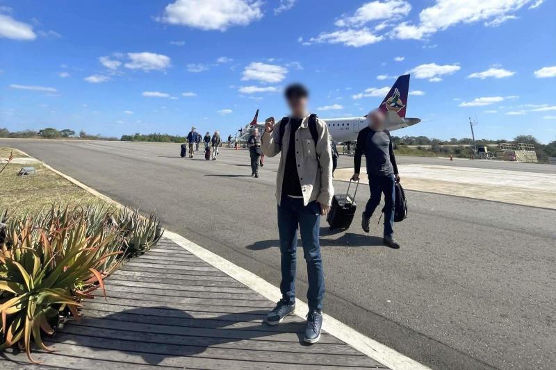 スククーザ空港まで小型飛行機