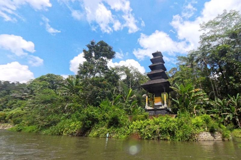 コース途中にはバリらしいお寺もありました