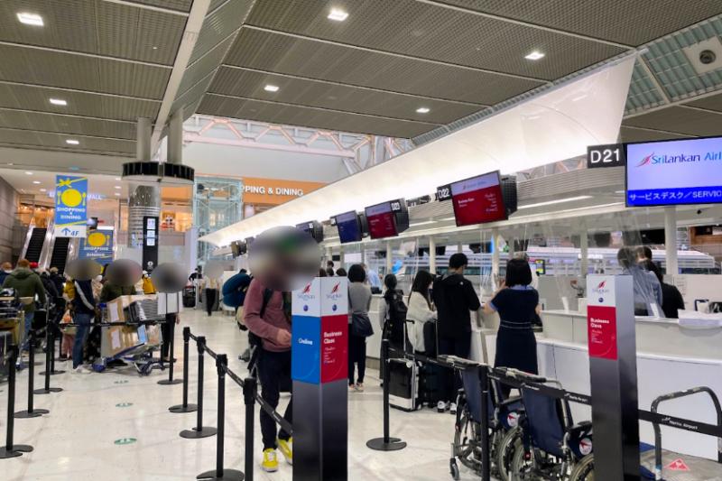 成田空港第2ターミナルのスリランカ航空チェックインカウンター