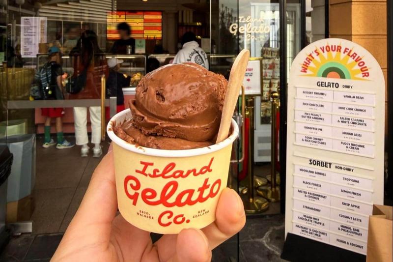 街中で食べ歩きも楽しみました（ジェラート）