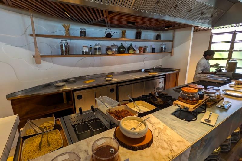 パスタもその場でオーダーして作ってくれます