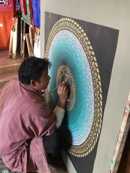 「Thangkha Painting Gallery」は、ブータンでセレブに人気の画商。一番小さなサイズで600ドルからのお値段