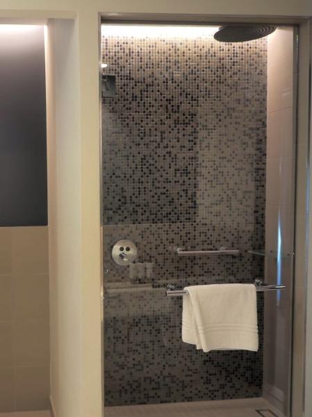 スタンディングシャワールームもございます