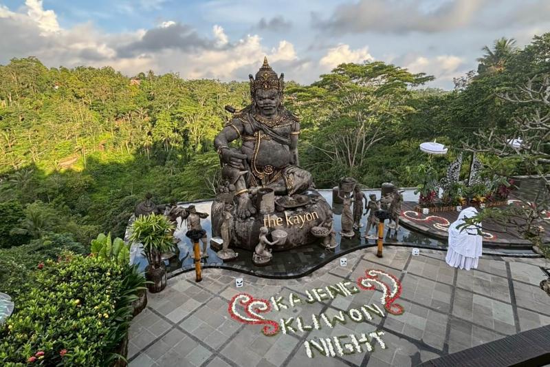 リゾート内の仏像