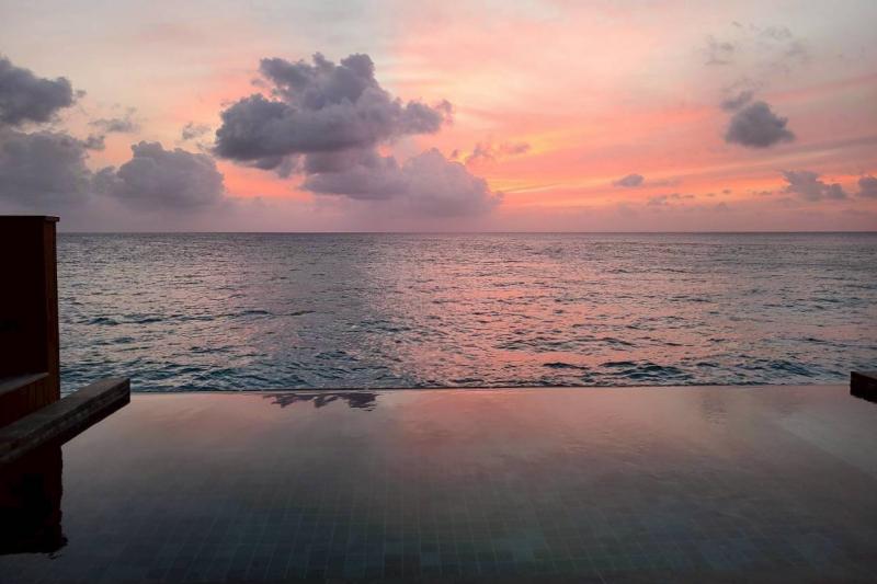 毎朝、部屋から日の出を待ちました。毎日、こんな素敵な日の出を見て、最高の１日の始まりでした