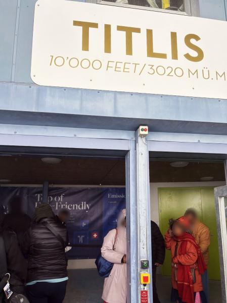 ゴンドラ乗り場から約30分ほどで山頂駅に到着