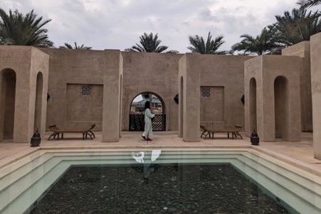 アラビアンな雰囲気の砂漠ホテル