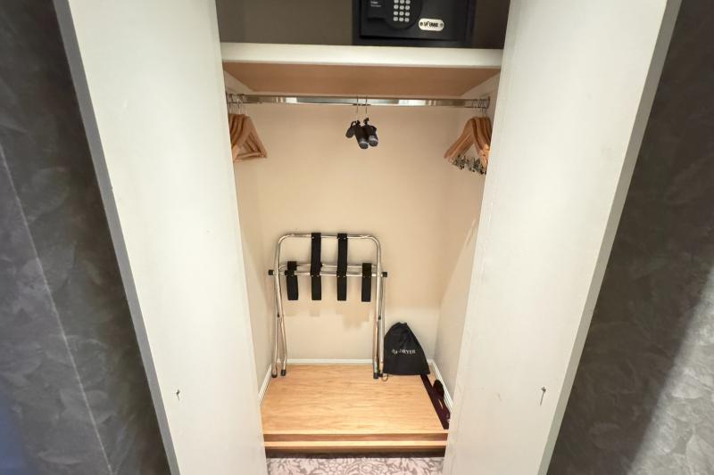 ドライヤーはクローゼット内にあります