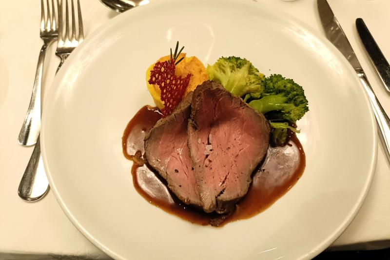 食事の一例（美味しかった肉料理）
