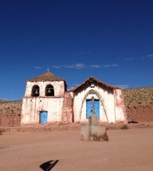 藁ぶき屋根の教会