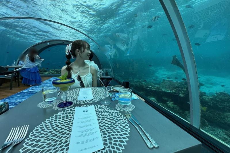 姉妹リゾートフラワリに移動しての水中レストラン