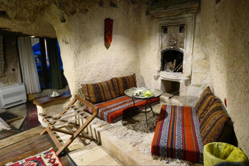 キリム（伝統的な平織物）のソファがかわいいです