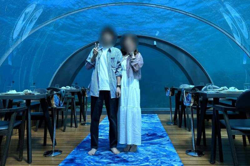 フラワリ アイランド リゾートにある素敵な水中レストラン