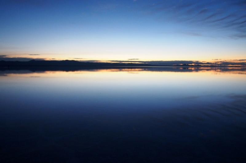 ウユニ塩湖の朝日
