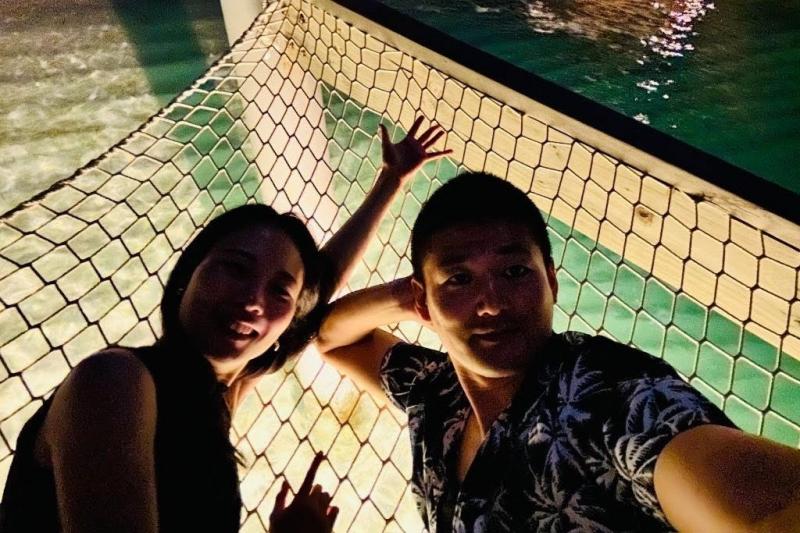 海の上のハンモックで寝そべって、夜のアヴァニを堪能