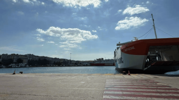 アテネから少し足を延ばして海沿いの街へ