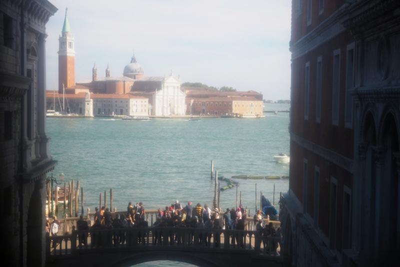 ため息橋からの景色・海側（ため息橋の窓から海側を見た一枚）